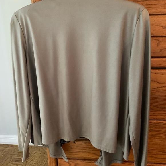 Jacket with overlay look lapels - Picture 3 of 4